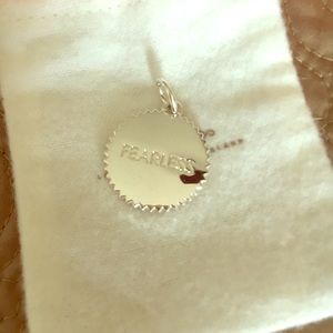 Indi token “FEARLESS” in silver